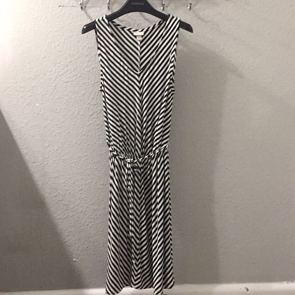 Merona stretchy black and white flowy dress